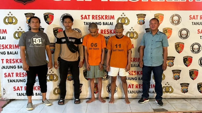 Dua pelaku penipuan modus give away Baim Wong diringkus petugas Polres Tanjungbalai, Rabu (28/6/2023) kemarin.