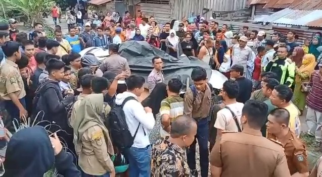 Dua orang dokter, masing-masing Osinta Silaen dan Elsye Minae Sinambela ditabrak kereta api, Selasa (18/7/2023). Satu orang tewas dalam peristiwa nahas ini.