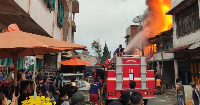 4 unit ruko kebakaran di Jalan Kristen, Kelurahan Padang Mas, Kecamatan Kabanjahe, Kabupaten Karo, Senin (28/8/2023). Tidak ada korban jiwa dalam peristiwa ini.