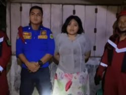 Warga Jalan Perjuangan Medan Apresiasi Tim Rescue Damkarmat Keluarkan Ular dari Dalam Rumah