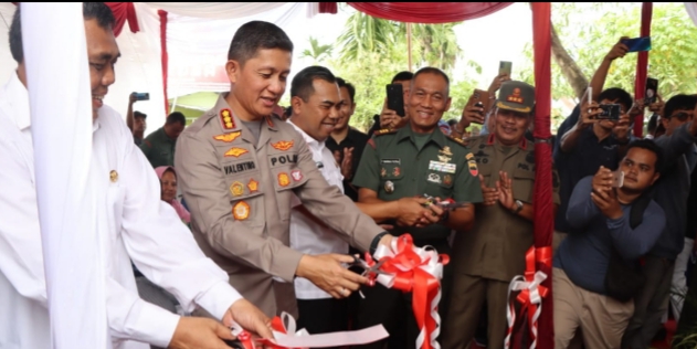 Kapolrestabes Medan Kombes Pol Valentino Alfa Tatareda memotong pita.(Ist)