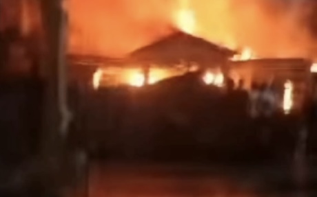 Rumah mantan Anggota DPRD Langkat, Safril kebakaran saat ngunduh mantu, Rabu (23/8/2023) sore.