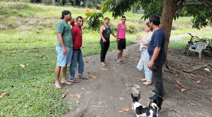 Petugas Sat Res Narkoba Polres Binjai menggerebek sarang narkoba Desa Tanjung Merahe, kamis (31/8/2023). Ada tiga orang yang diamankan.