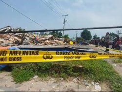 7 Unit Ruko Ambruk di Tandam, Dua Rumah Ikut Rusak