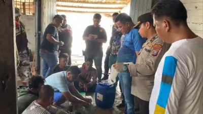 Petugas Sat Res Narkoba Polres Tanjungbalai menangkap sindikat narkoba internasional. Ada 15 Kg sabu dan 10.000 butir pil ekstasi yang disita dari empat tersangka.