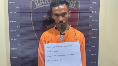 Gilbert Maralam Lumbantobing (41), ayah biadab yang tega menganiaya putri kandungnya menggunakan sapu setelah ditangkap Polres Taput