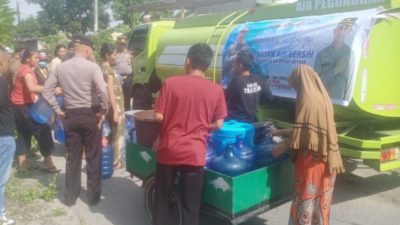 Polri Peduli Lingkungan, Polsek Percut Sei Tuan Beri Bantuan Air Bersih ke Warga 