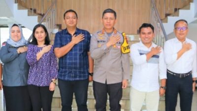 Kapolrestabes Medan Kombes Pol Valentino Alfa Tatareda dan Bawaslu poto bersama.(Ist)