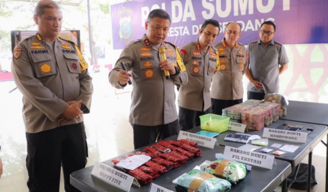 Kapolda Sumut, Irjen Pol Agung Setya Imam Effendi merilis kasus narkoba.(Ist)