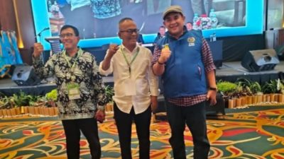 Dari kiri, Hendry CH Bangun, Atal S Depari dan Zulmansyah poto bersama.(Ist)