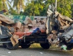 Bus Penumpang Tabrak Dinding Truk, 1 Tewas dan 3 Luka-luka