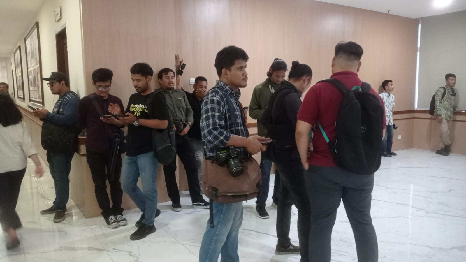 Sejumlah jurnalis dari berbagai media massa dihalangi masuk untuk melakukan peliputan sertijab Pj Gubernur Sumut oleh Satpol PP Pemprov Sumut, Selasa (5/9/2023).