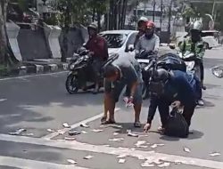 Bikin Heboh, Uang Pecahan Rp 100 Ribu Beterbangan di Jalan Imam Bonjol Medan