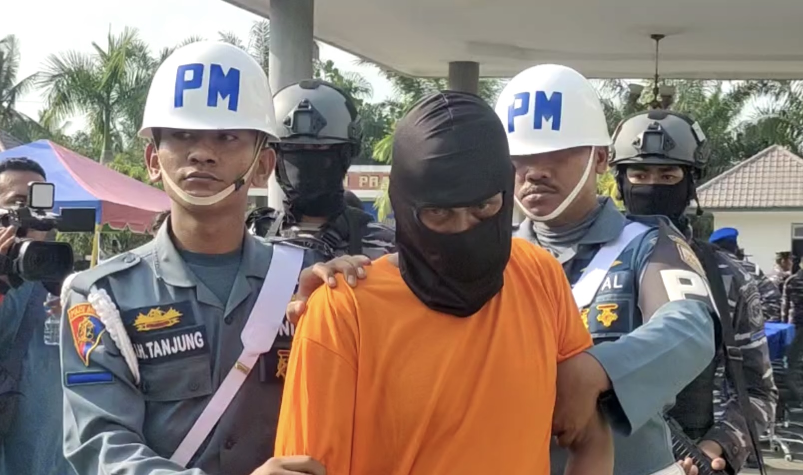 SA, warga Jawa Timur penyelundup 7 Kg sabu dari Malaysia yang diamankan petugas TNI AL Tanjungbalai Asahan.