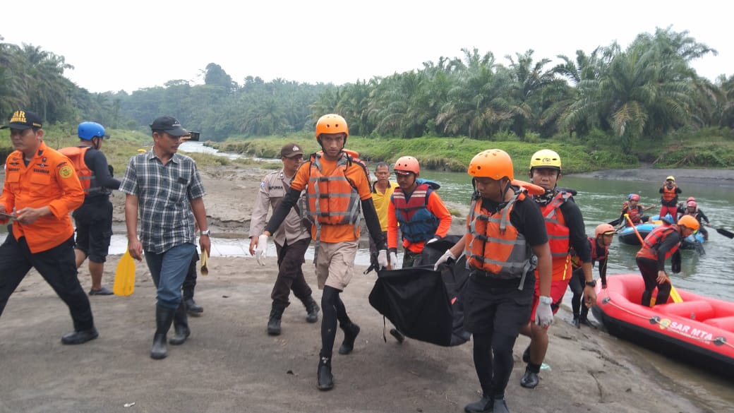 AA, bocah berusia 9 tahun yang hanyut di Sungai Bingai ditemukan dalam kondisi meninggal dunia, Rabu (20/9/2023).