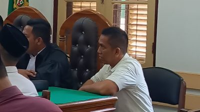 Achiruddin Hasibuan mengikuti sidang di PN Medan. Foto Tajuk Rakyat