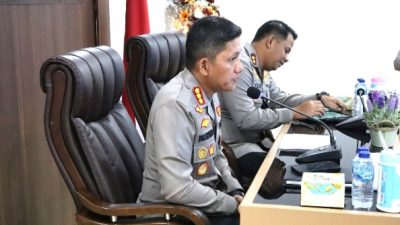 Kapolrestabes Medan Kombes Pol Valentino Alfa Tatareda dan Waka Polrestabes Medan AKBP Yudhi Hery Setiawan pimpin rapat.(Ist)