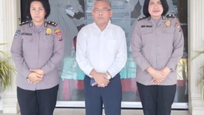 Kompol Riama Siahaan (kanan) poto bersama.(Ist)