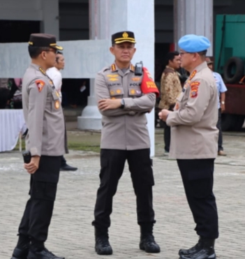 Kapolrestabes Medan Kombes Pol Valentino Alfa Tatareda (tengah).(Ist)