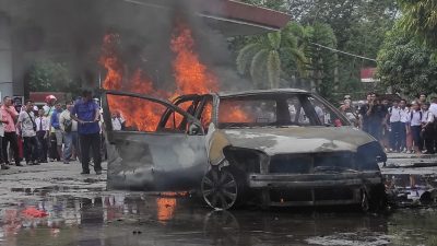 Satu unit mobil Toyota Vios terbakar saat mengisi BBM di SPBU Kota Kisaran, Senin (2/10/2023).