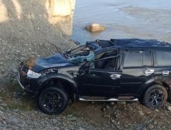 Mobil Pajero Sport Terjun ke Sungai Batang Serangan, Satu Tewas