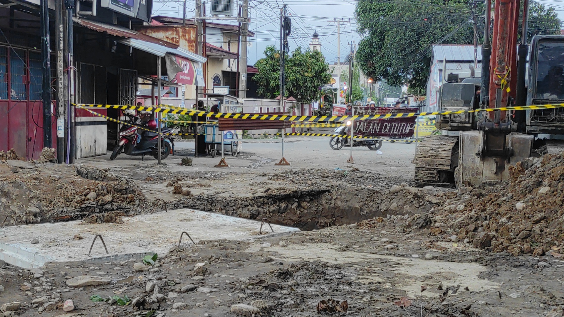 Proyek drainase di Kota Medan makan korban, rabu (4/10/2023). Satu orang pekerja tewas, dan tiga lainnya luka-luka.