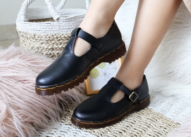 Tren Sepatu Docmart Wanita Terbaru 2023