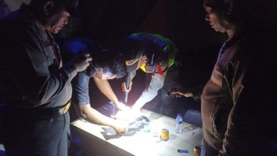 Petugas gabungan saat merazia sejumlah lokasi hiburan malam di Kota Tanjungbalai, Minggu (29/10/2023) dinihari.