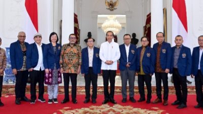 Presiden RI Joko Widodo poto bersama pengurus PWI Pusat.(Ist)