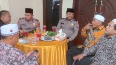 Polrestabes Medan dan pengurus LDII berbincang akrab.(Ist)