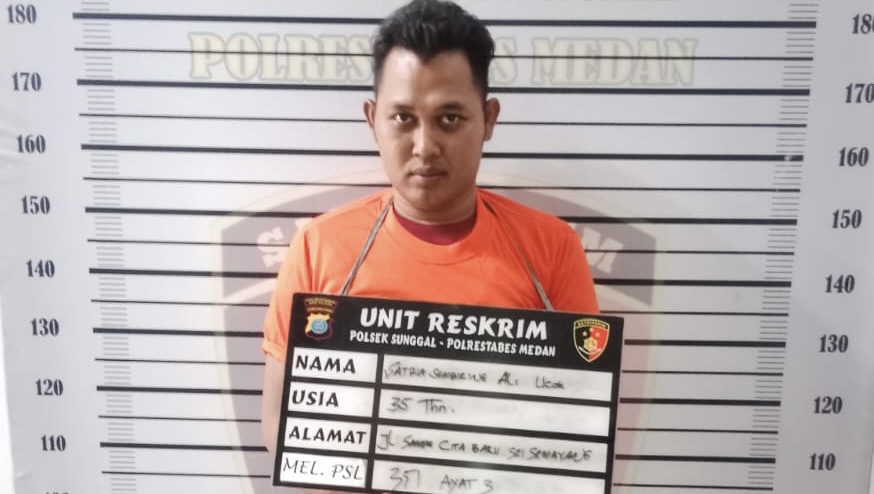 Satria Sembiring, pelaku pembunuhan terhadap calon Kepala Desa Sei Beras, Prianta Purba setelah diamankan.