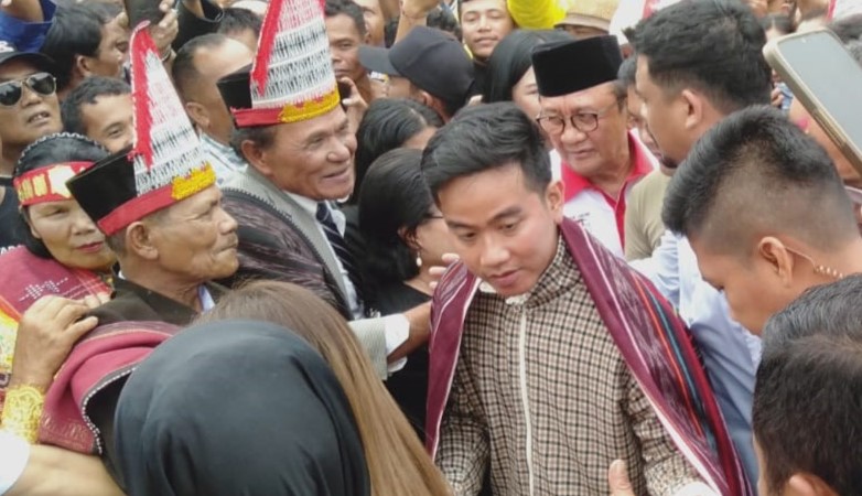 Calon Wakil Presiden, Gibran Rakabuming Raka saat berkunjung ke Kabupaten Humbang Hasundutan, Sabtu (18/11/2023).