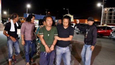 Petugas gabungan Direktorat Reserse Kriminal Umum Polda Sumut dan petugas Polres Pelabuhan Belawan menangkap para pencuri minyak milik PT Pertamina.