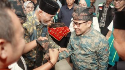 Cawapres No 1 Disambut Gubernur Sumbar, Gus Imin “Assalamualaikum basobok baliak di Kota Padang”