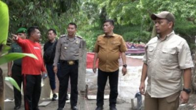 Kasat Narkoba Polrestabes Medan, AKBP Jhon HR Sitepu (pakai topi) di lokasi penggerebekan.(Ist)