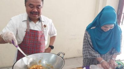 Ketua PWI Sumut, H Farianda Putra Sinik SE ikut lomba.(ist)