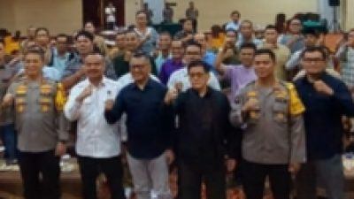 Kapoldasu Irjen Pol Agung Setya Effendy, dan Ketua PWI Sumut, H Farianda Putra Sinik SE poto bersama.(ist)