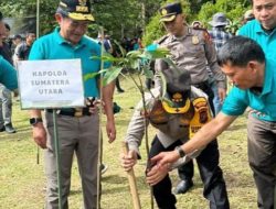 Penanaman Pohon Serentak : Indonesia Emas Menuju Go Green