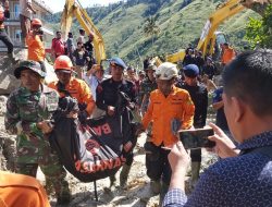 Korban Kedua Bencana Banjir Bandang Ditemukan di Bawah Tumpukan Batu