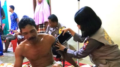 Junaidi Ritonga, warga yang diterkam buaya di Kabupaten Labuhanbatu Utara saat mendapatkan perawatan.