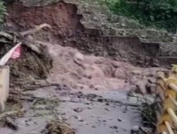 Nagori Purba Pasir Diterjang Banjir Bandang, Jalan ke Tigaras Terputus