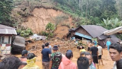 Dua Rumah Warga Hancur Tertimbun Longsor di Kabupaten Madina