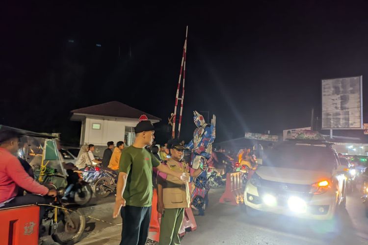 Lokasi pengendara motor tewas ditabrak kereta api di Desa Tanjung Sari, Kecamatan Batangkuis, Kabupaten Deliserdang, Senin (1/1/2024) malam.