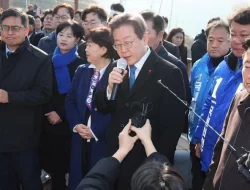 Lee Jae Myung, Politisi Opisisi Korea Selatan Ditikam saat Wawancara
