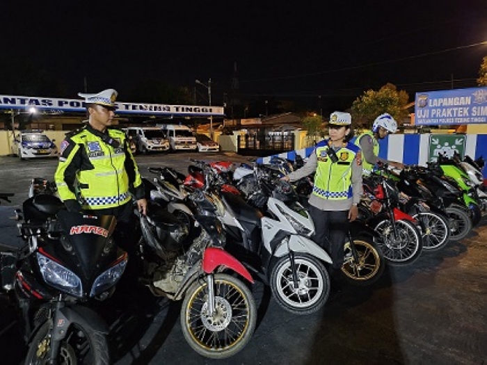 Petugas Sat Lantas Polres Tebingtinggi menyita 30 sepeda motor yang menggunakan knalpot brong, Sabtu (27/1/2024) malam.