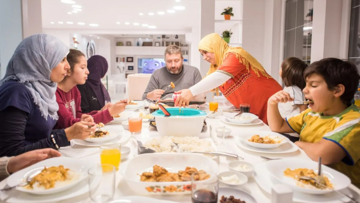 ILUSTRASI santap menu sahur puasa bersama keluarga.(Internet)
