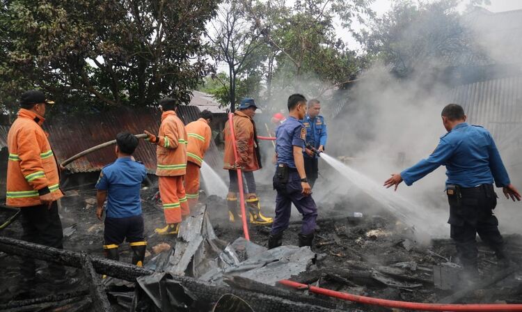 Kebakaran di Huta Mariah Jambi, Kecamatan Jawa Maraja Bah Jambi, Kabupaten Simalungun, Senin (8/1/2023). Tidak ada korban jiwa dalam peristiwa ini.(HO)