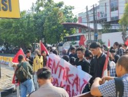 Puluhan Mahasiswa Desak Polrestabes Tangkap Oknum Caleg