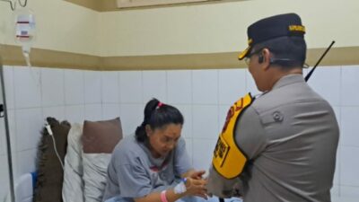 Kapolrestabes Medan besuk anggota sakit.(ist)