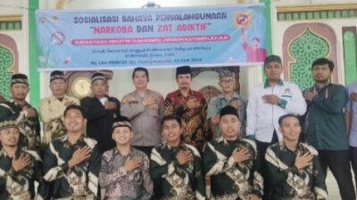 Kapolsek Percut Seituan, Kompol Jhonson Managara Sitompul poto bersama.(Ist)